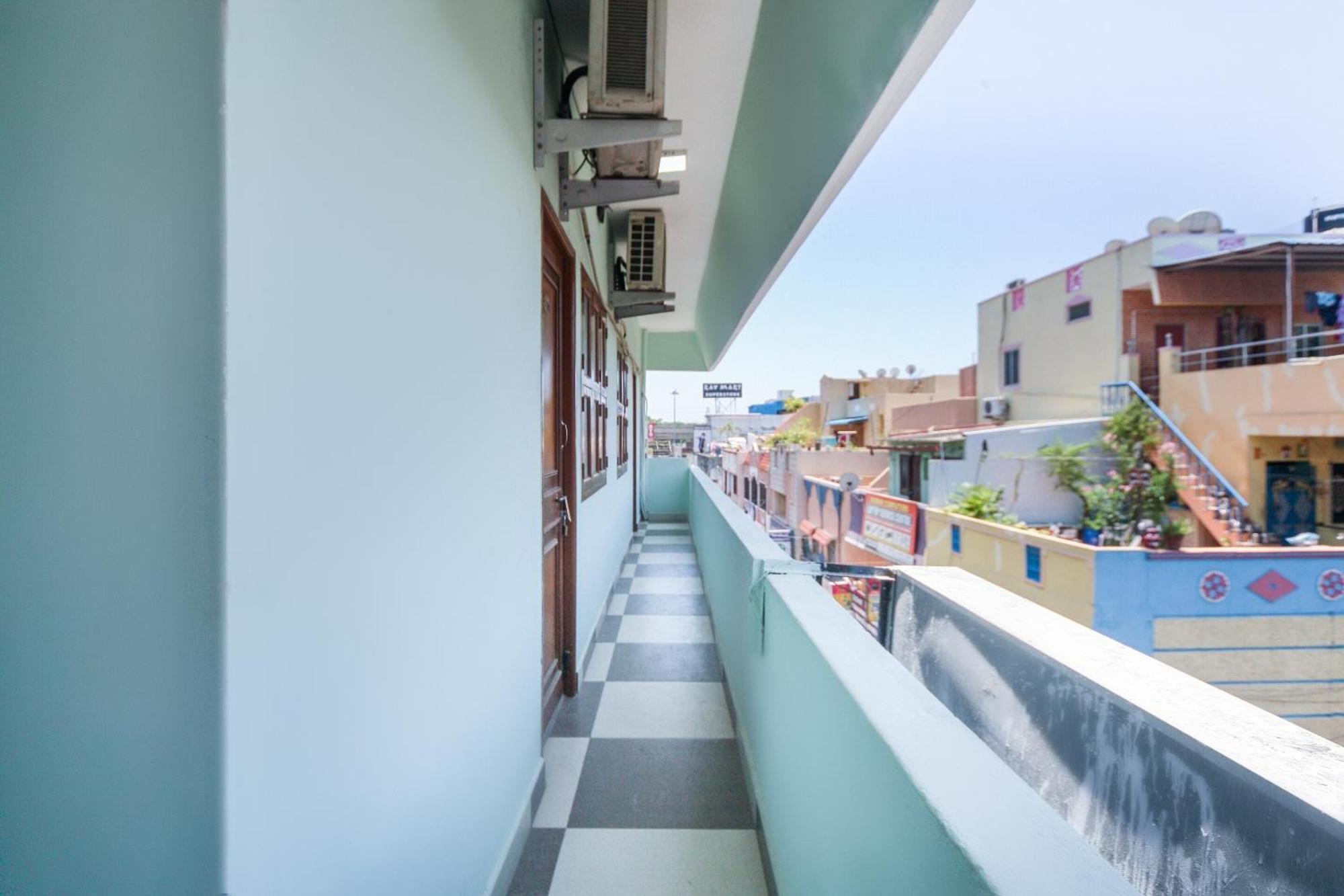 Oyo Modern Guest House Chennai Exterior foto